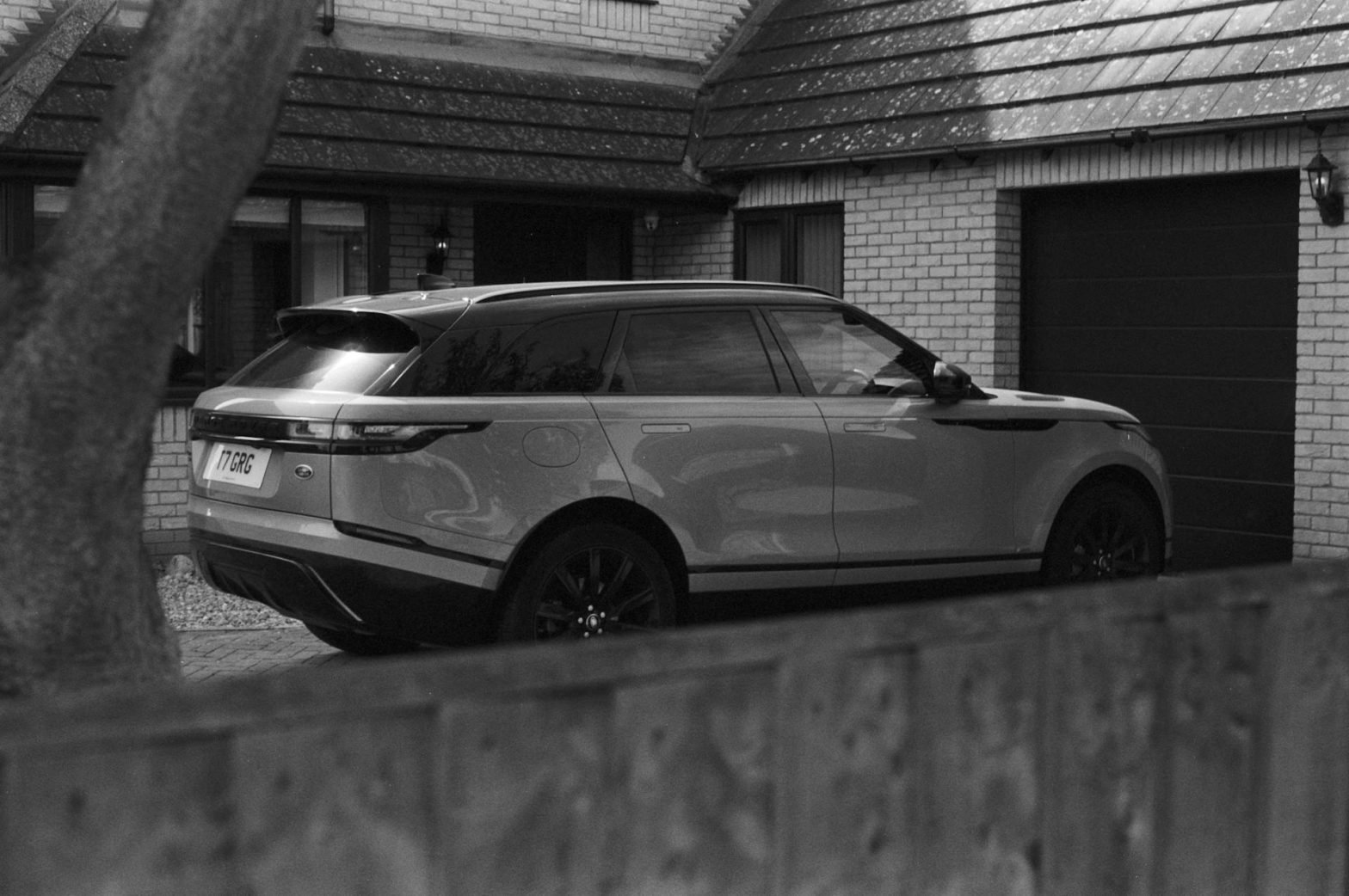 The Avant-Garde Icon: A Comprehensive Review of the Range Rover Velar(2020-Present)