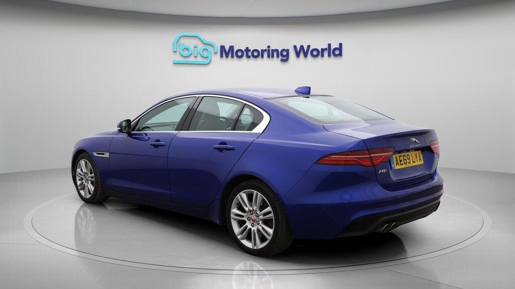 
								2019 Jaguar XE D180 SE full									
