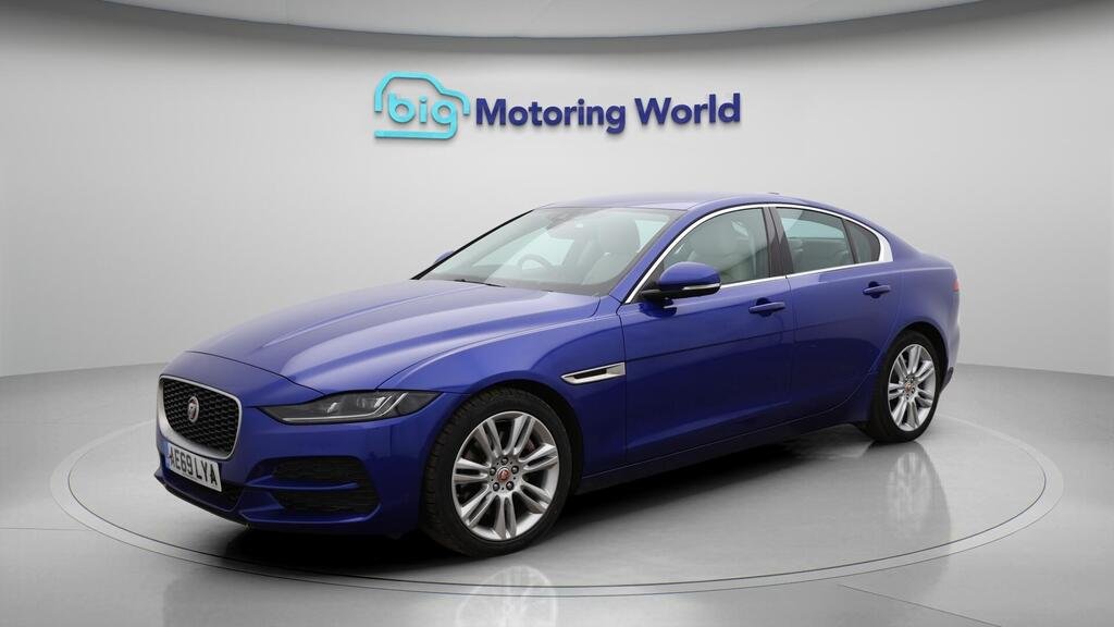 
								2019 Jaguar XE D180 SE full									