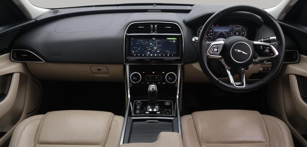 
								2019 Jaguar XE D180 SE full									