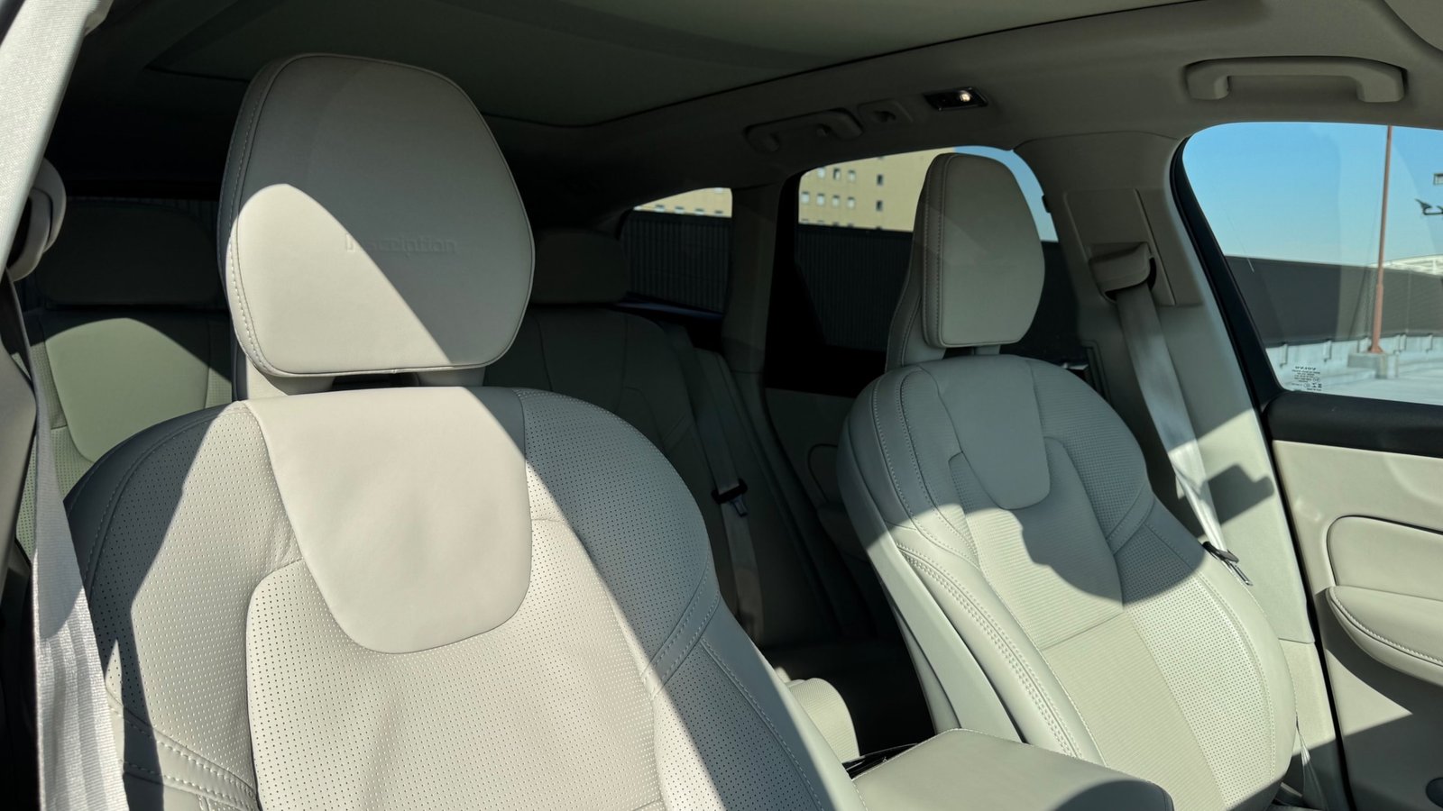 
								2020 Volvo XC60 D4 AWD Inscription full									