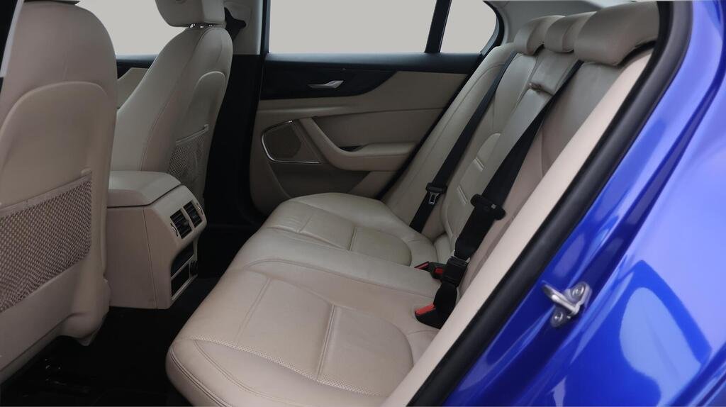 
								2019 Jaguar XE D180 SE full									