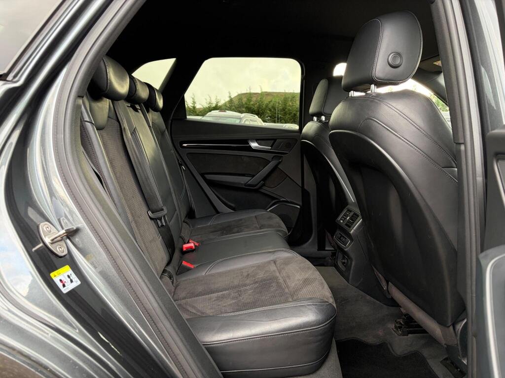 
								2020 Audi Q5 45TFSI Black Edition full									