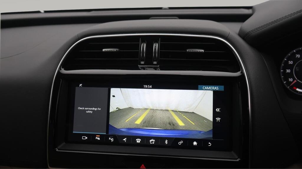 
								2019 Jaguar XE D180 SE full									