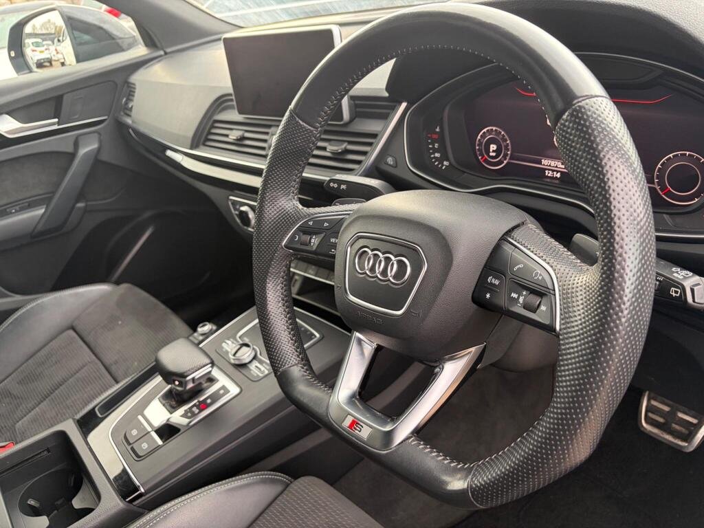 
								2020 Audi Q5 45TFSI Black Edition full									
