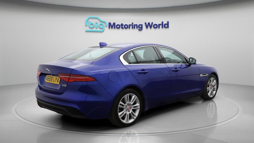 
								2019 Jaguar XE D180 SE full									