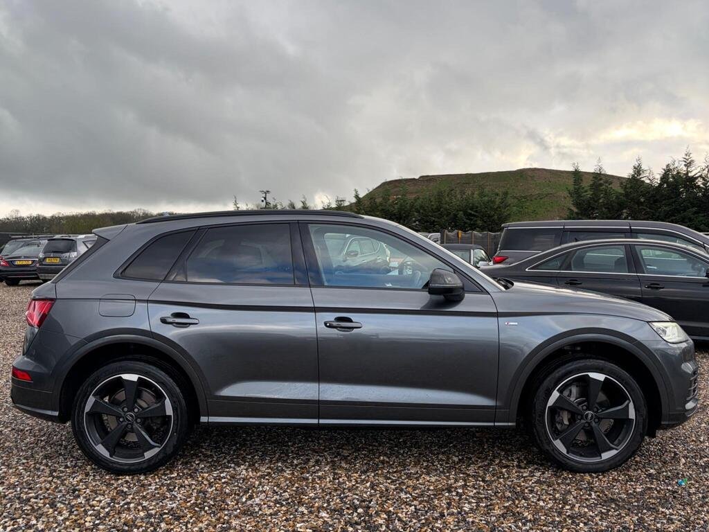 
								2020 Audi Q5 45TFSI Black Edition full									