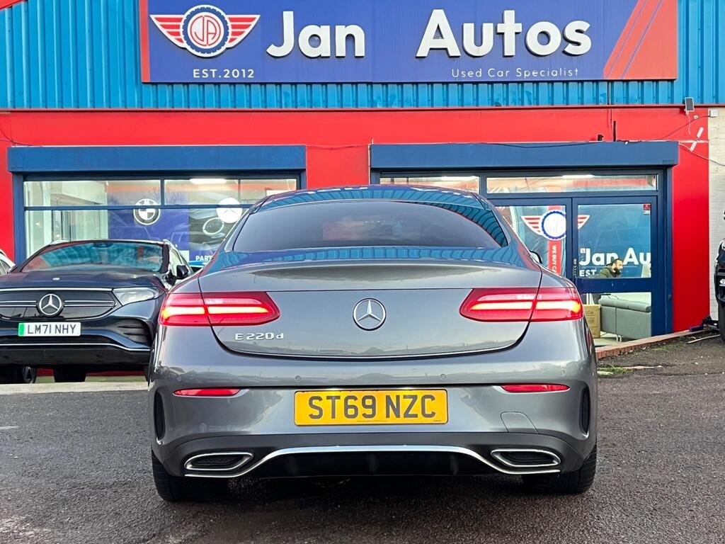 
								2020 Mercedes-Benz E220d AMG Line full									