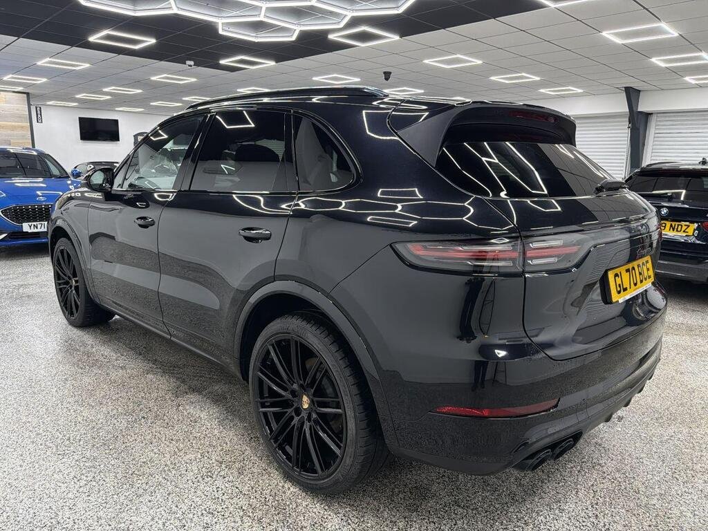 
								2020 Porsche Cayenne full									