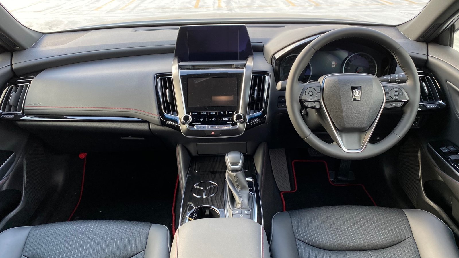 
								2020 Toyota Crown Hybrid 2.5S Sport Style full									