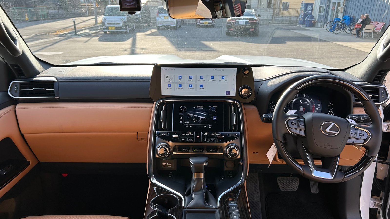 
								2022 Lexus LX600 full									