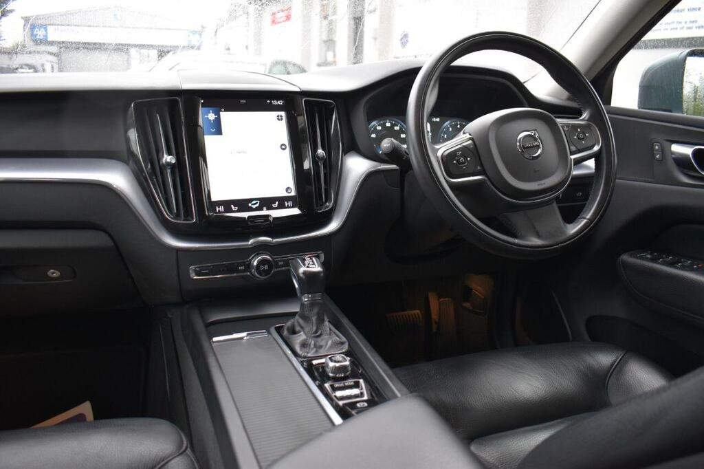 
								2019 Volvo XC60 T4 AWD full									