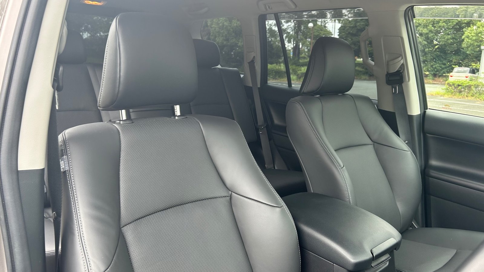 
								2020 Toyota Land Cruiser Prado TZ-G full									