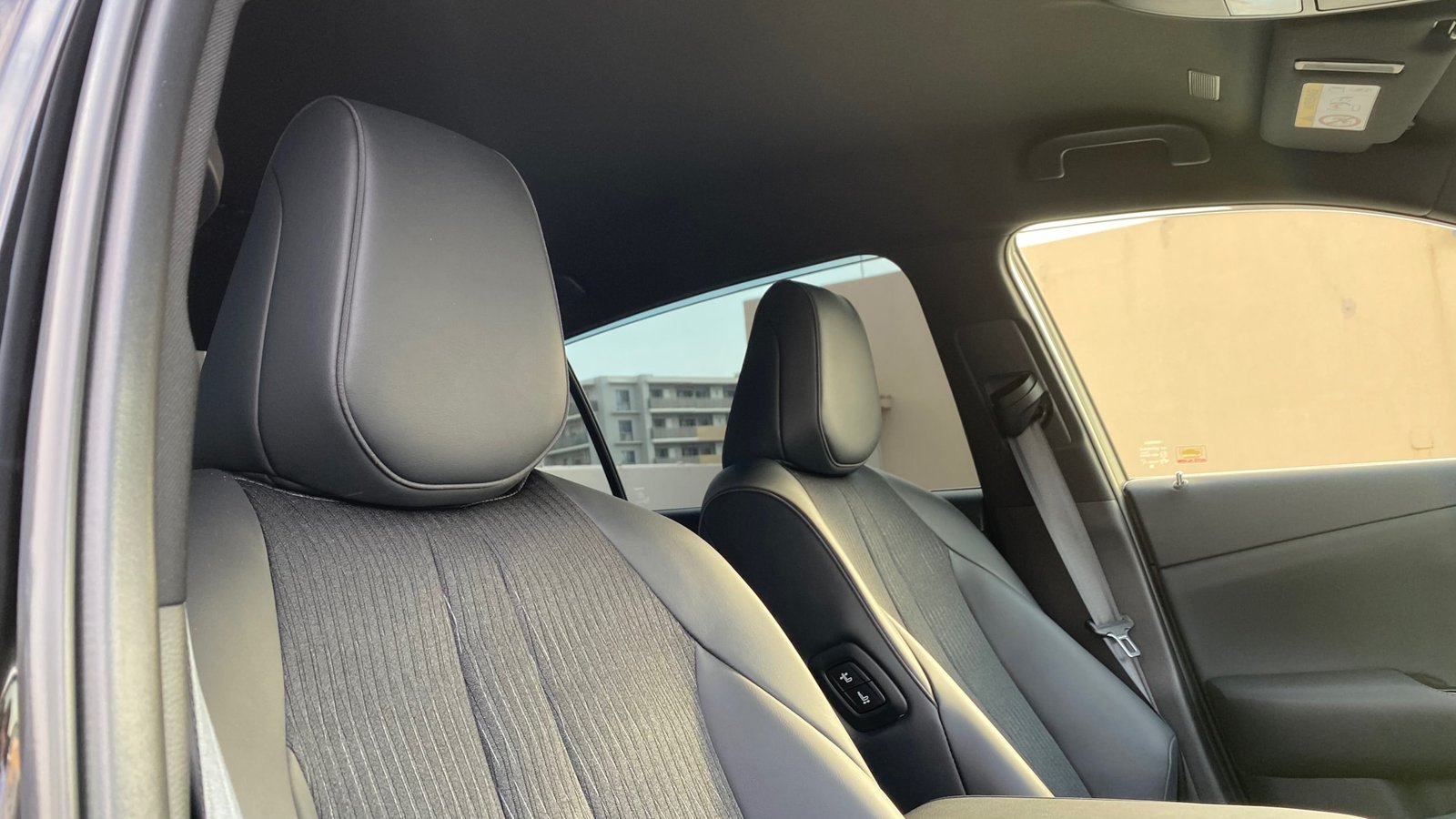 
								2020 Toyota Crown Hybrid 2.5S Sport Style full									