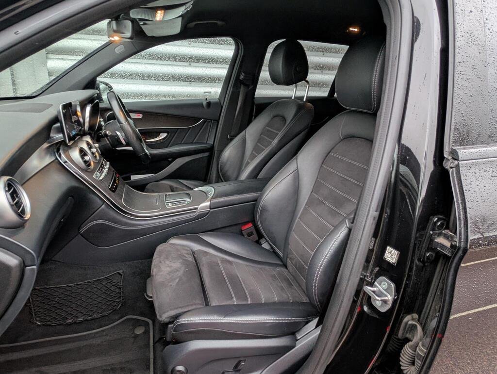 
								2019 Mercedes-Benz GLC220d AMG Line 4Matic full									