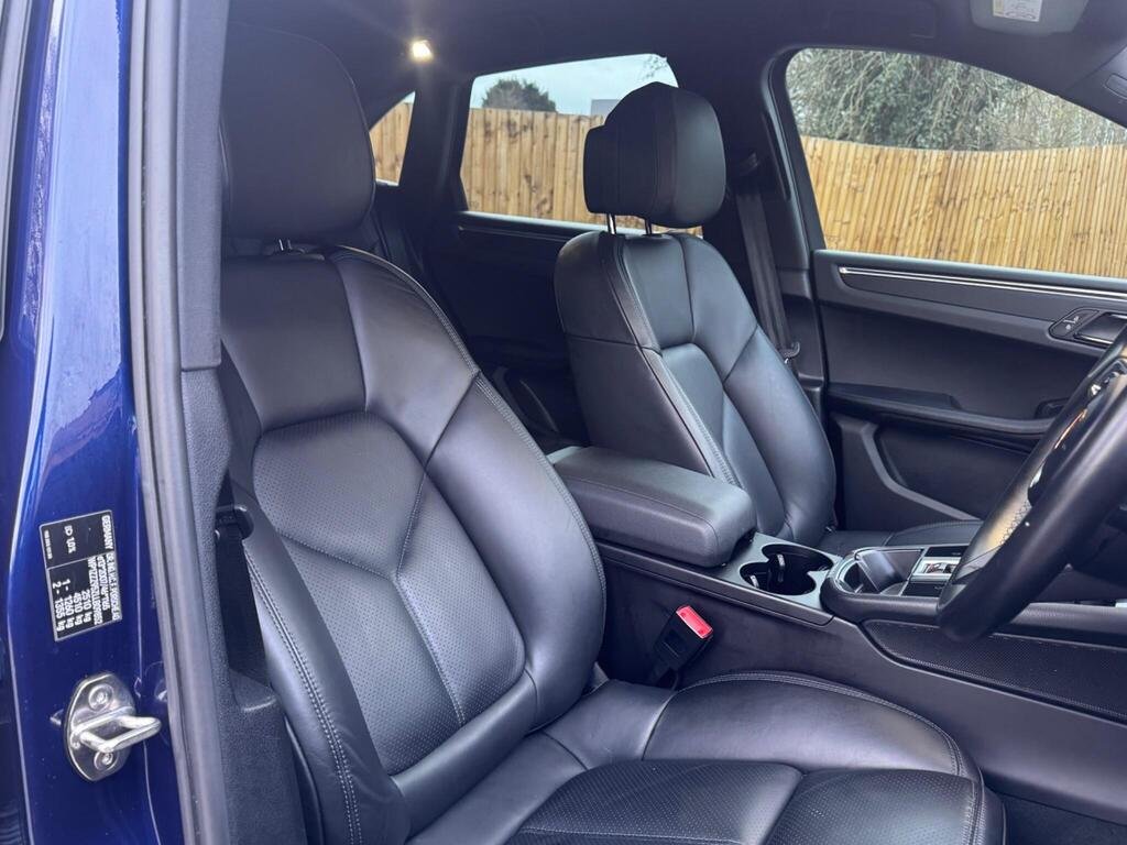 
								2020 Porsche Macan PDK AWD full									