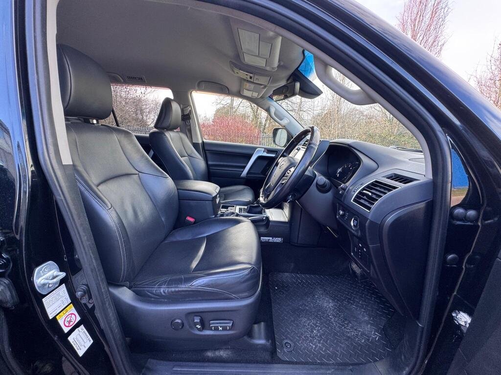 
								2019 Toyota Land Cruiser Prado Invincible full									