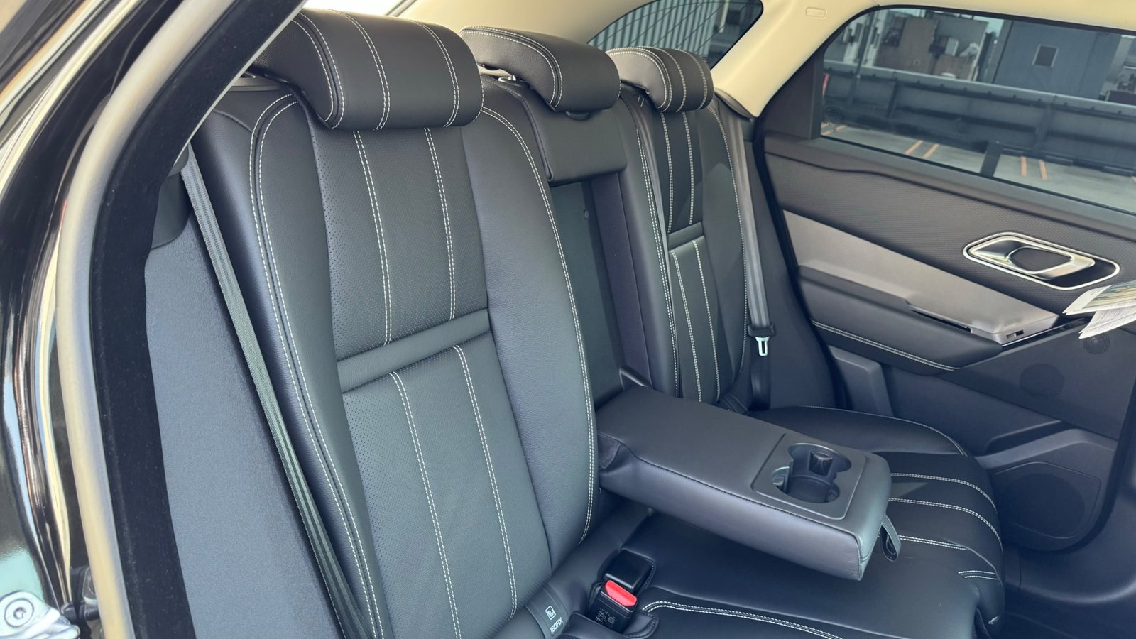 
								2020 Range Rover Velar S full									