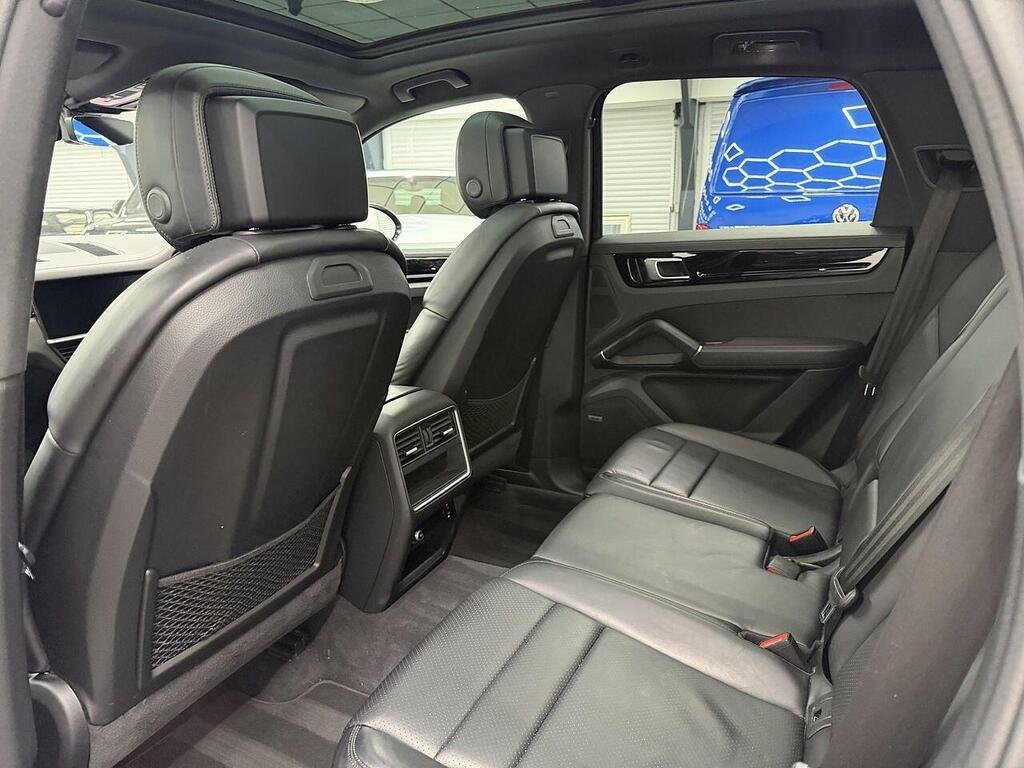 
								2020 Porsche Cayenne full									