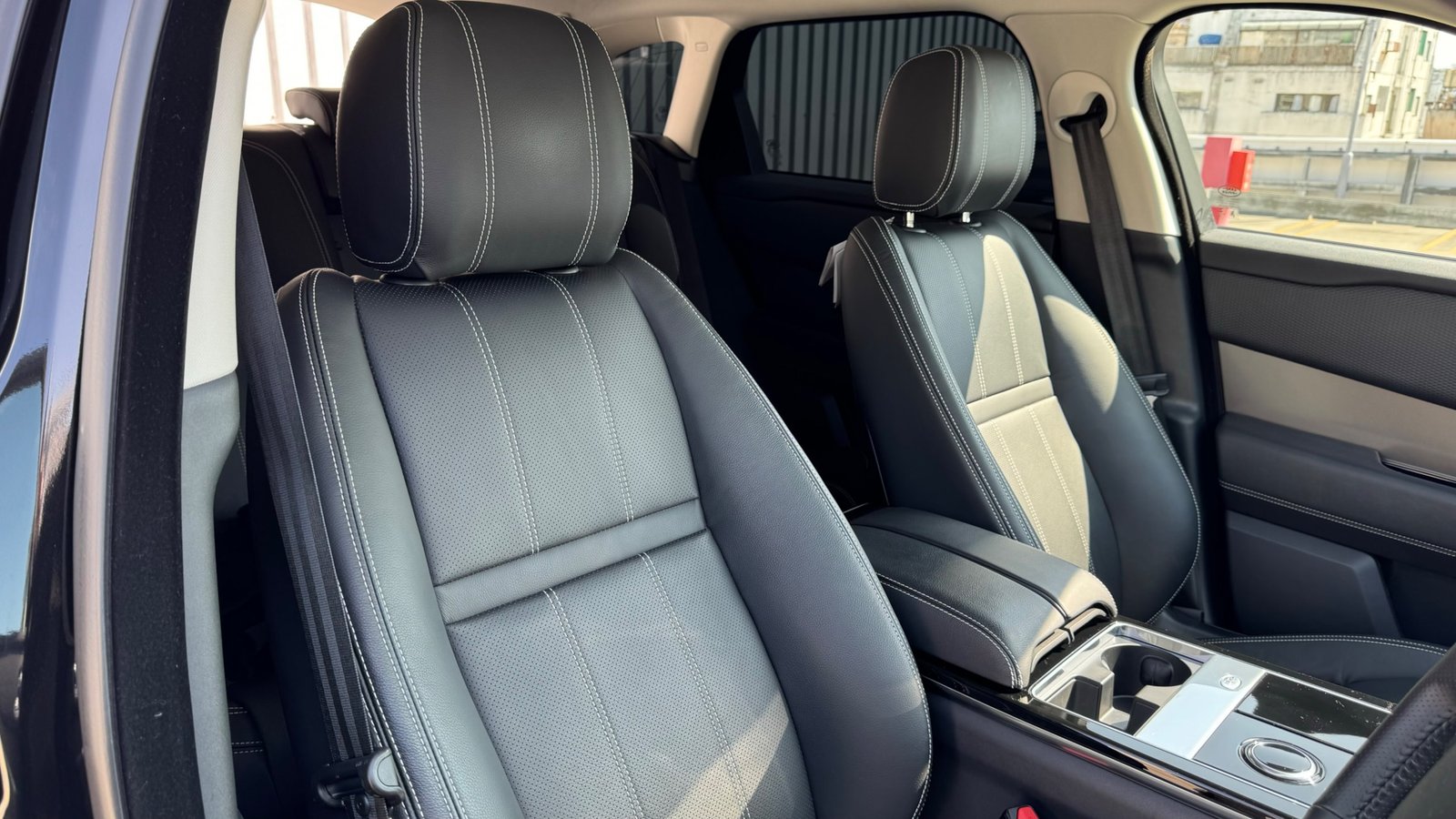 
								2020 Range Rover Velar S full									