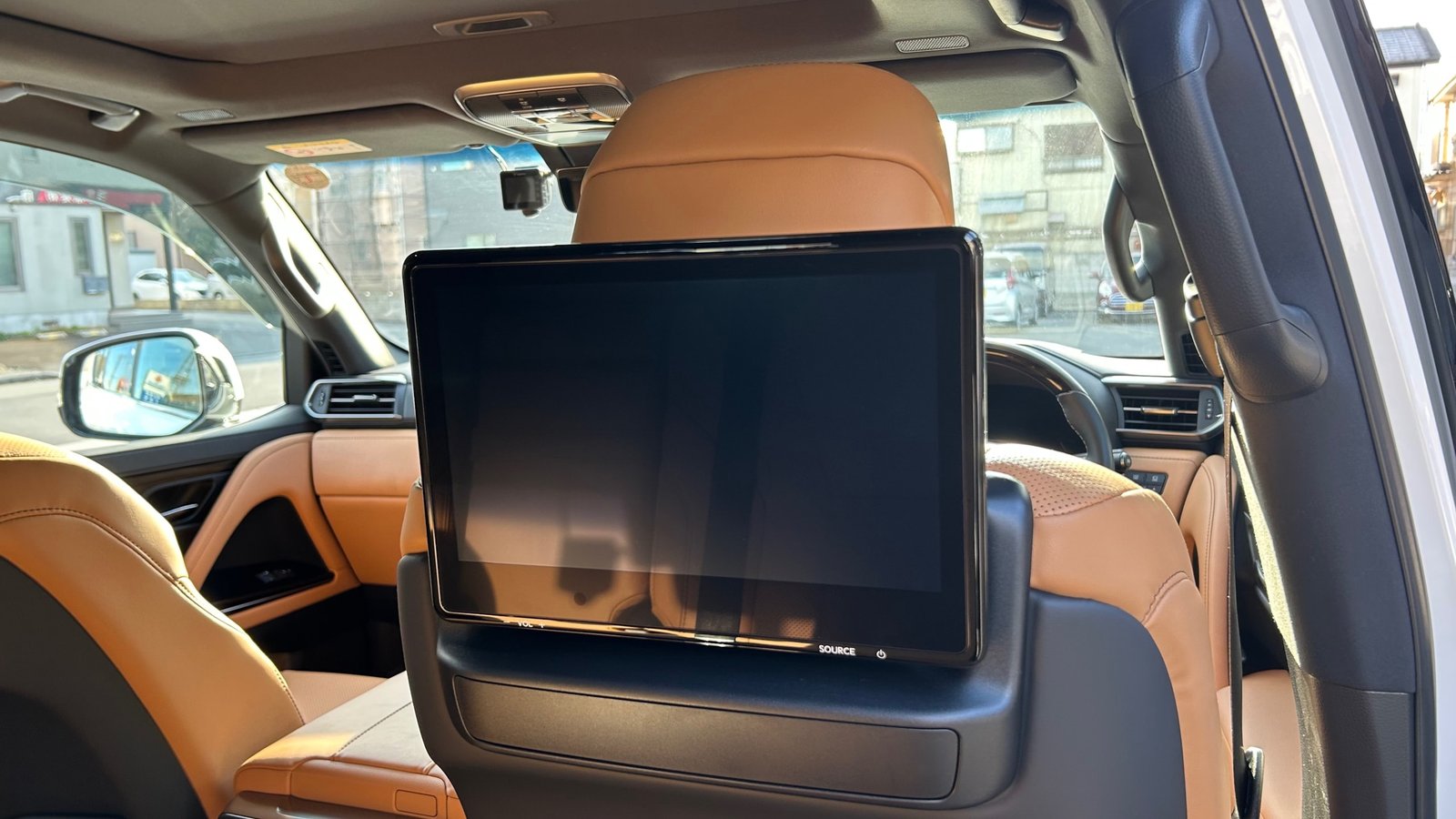 
								2022 Lexus LX600 full									