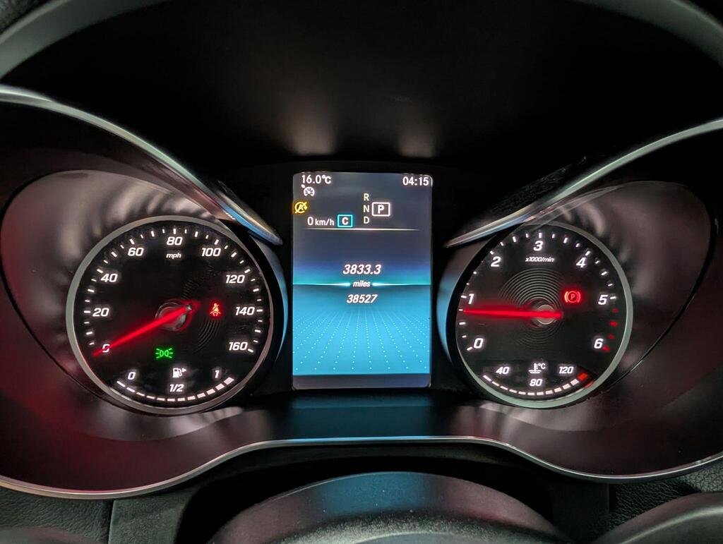 
								2019 Mercedes-Benz GLC220d AMG Line 4Matic full									