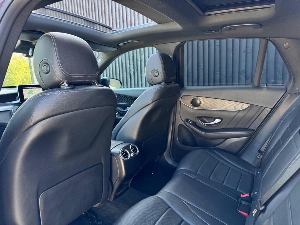 
								2019 Mercedes-Benz GLC250 AMG Line Night Edition full									