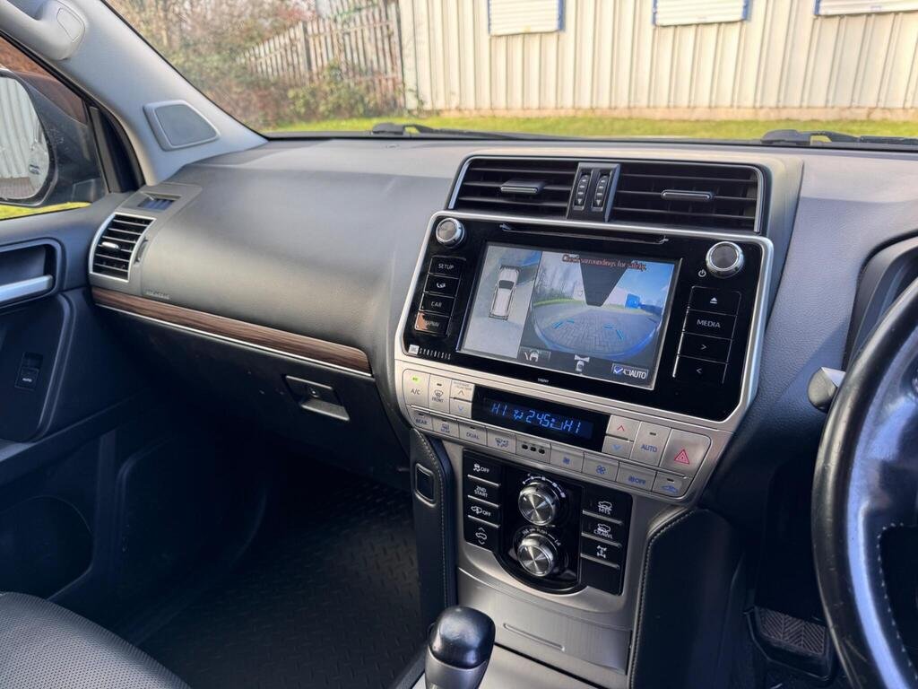 
								2019 Toyota Land Cruiser Prado Invincible full									