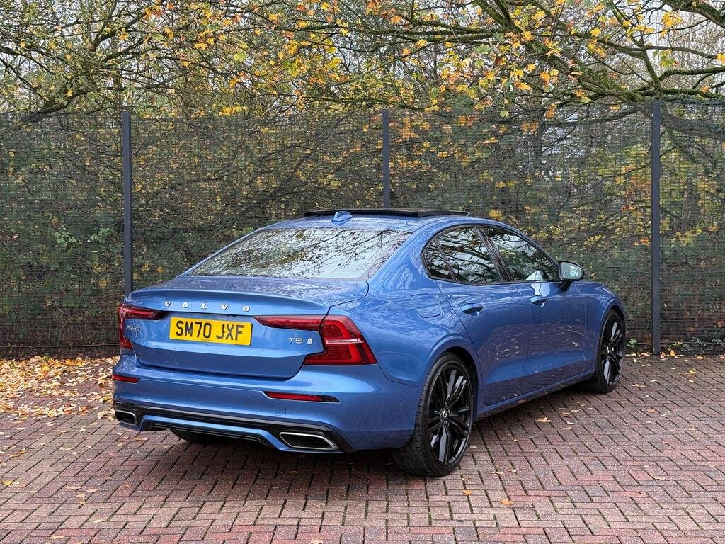 
								2020 Volvo S60 T5 R-Design full									