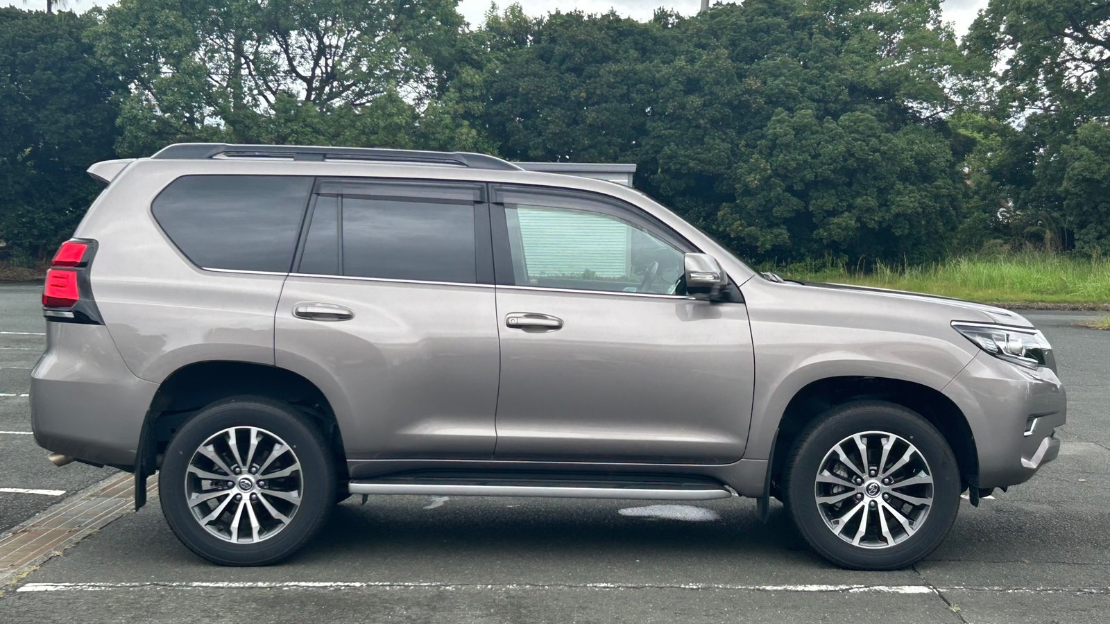 
								2020 Toyota Land Cruiser Prado TZ-G full									