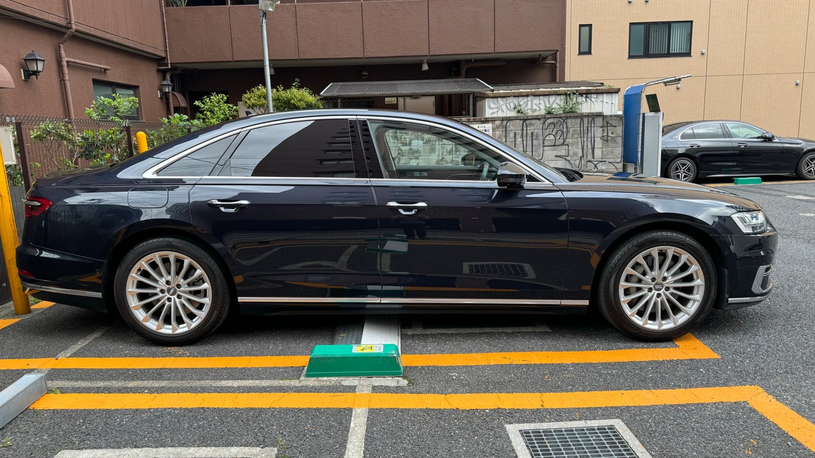 
								2020 Audi A8 55TFSI Quattro full									