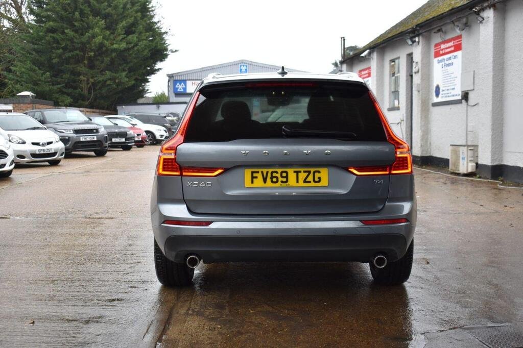 
								2019 Volvo XC60 T4 AWD full									