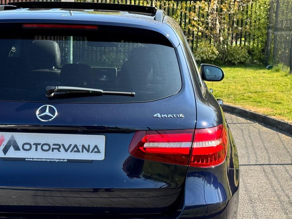 
								2019 Mercedes-Benz GLC250 AMG Line Night Edition full									