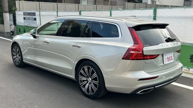 
								2020 Volvo V60 T6 Plug-in Hybrid AWD full									
