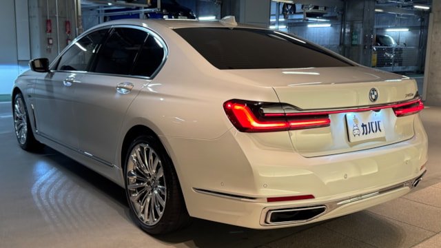 
								2021 BMW 7 Series 745e Luxury full									