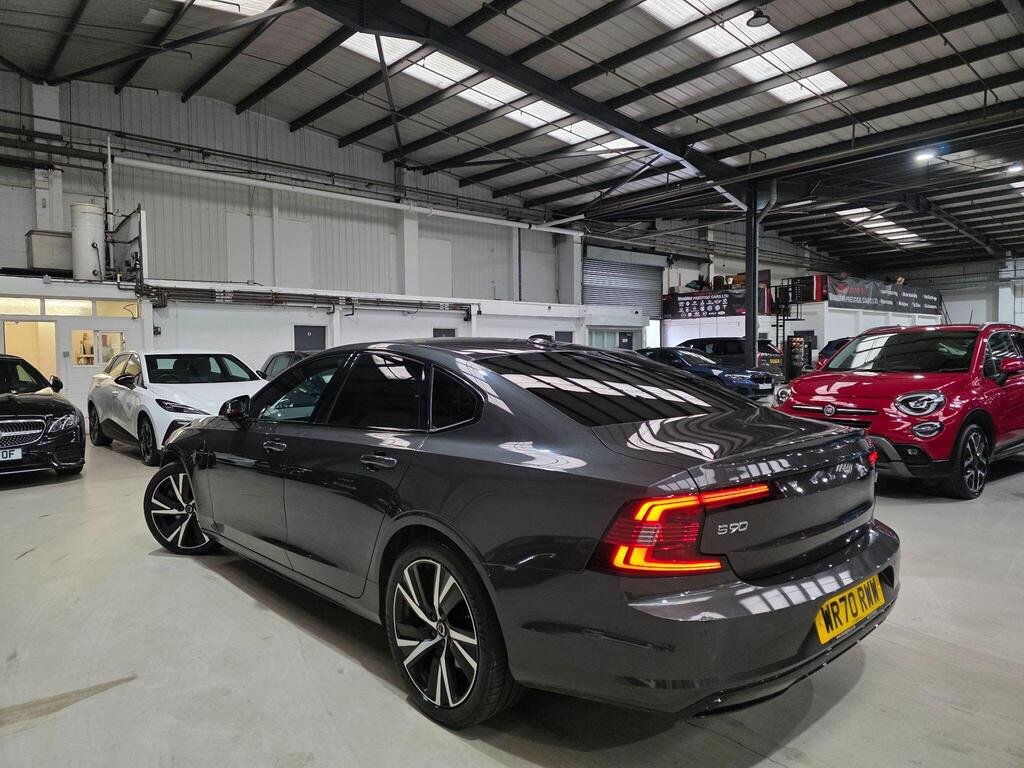 
								2020 Volvo S90 T8 Recharge R-Design full									