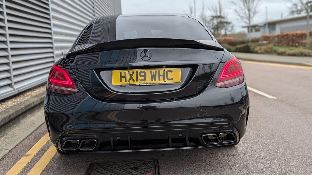 
								2019 Mercedes-Benz C300 AMG Line Premium full									