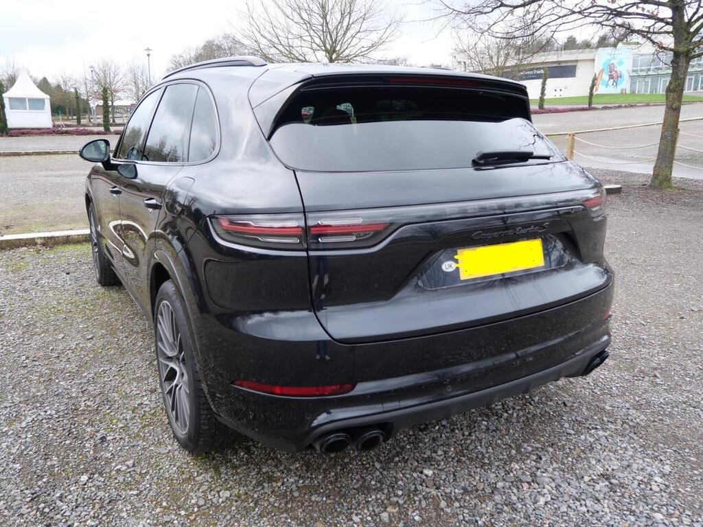 
								2019 Porsche Cayenne Turbo S E-Hybrid full									