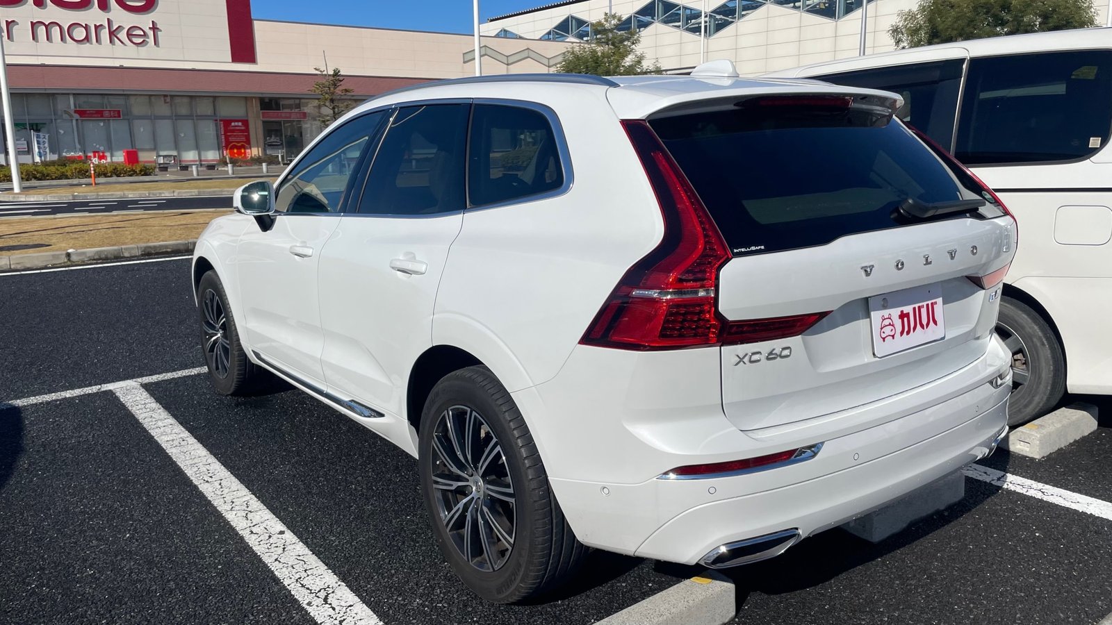
								2020 Volvo XC60 D4 AWD Inscription full									