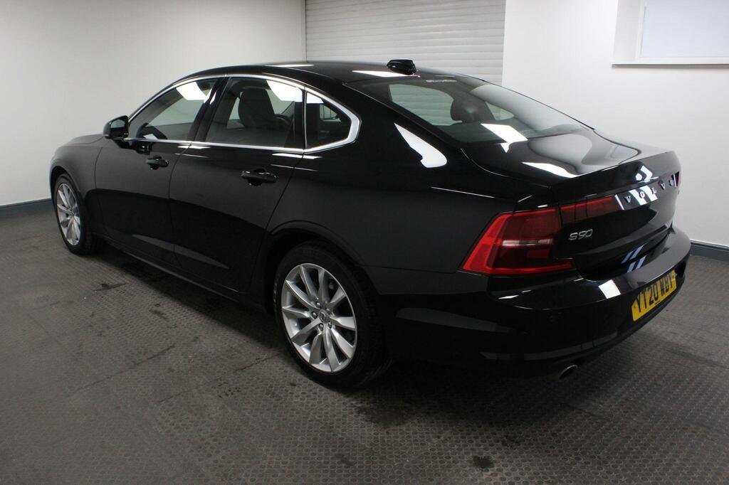 
								2020 Volvo S90 T4 Momentum Plus full									