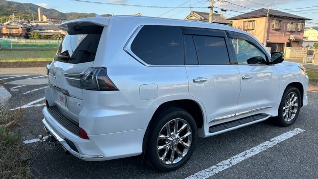 
								2019 Lexus LX570 Black Sequence full									