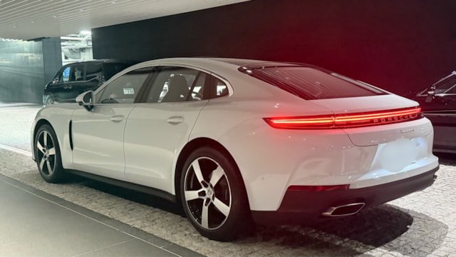 
								2022 Porsche Panamera Base Grade full									