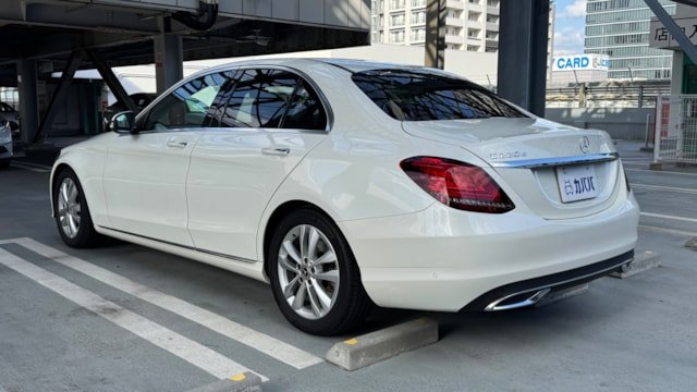 
								2019 Mercedes-Benz C220d Avant-garde full									
