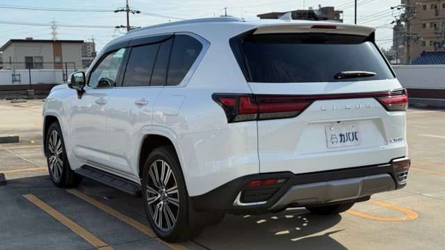 
								2024 Lexus LX600 full									