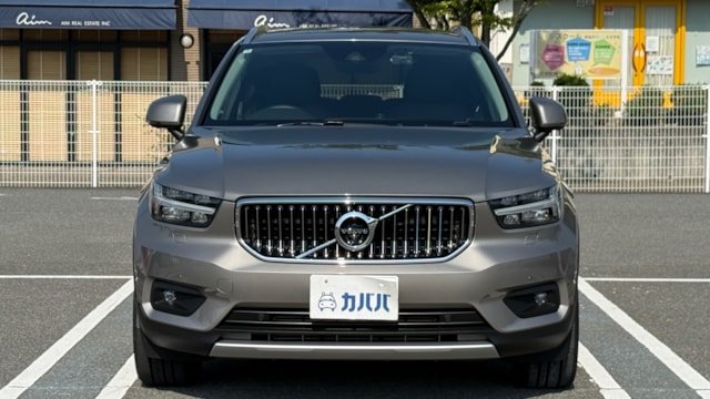 
								2020 Volvo XC40 T4 AWD Inscription full									