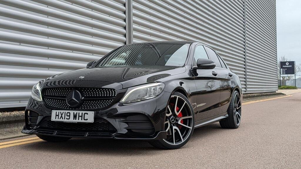 
								2019 Mercedes-Benz C300 AMG Line Premium full									