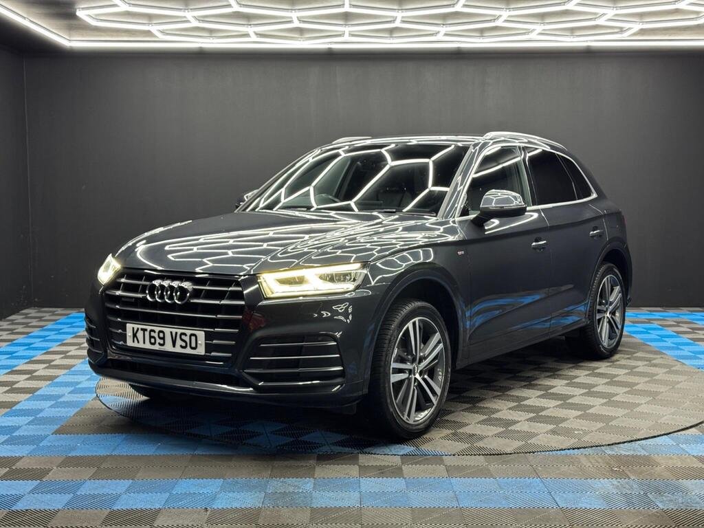 
								2020 Audi Q5 55 TFSIe Competition full									