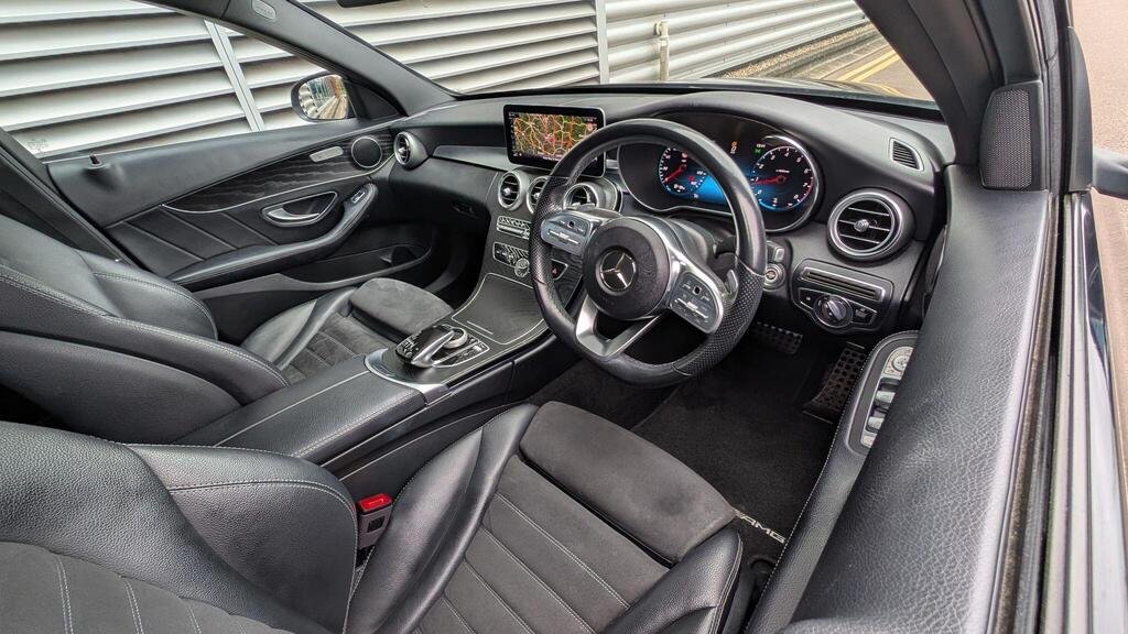 
								2019 Mercedes-Benz C300 AMG Line Premium full									