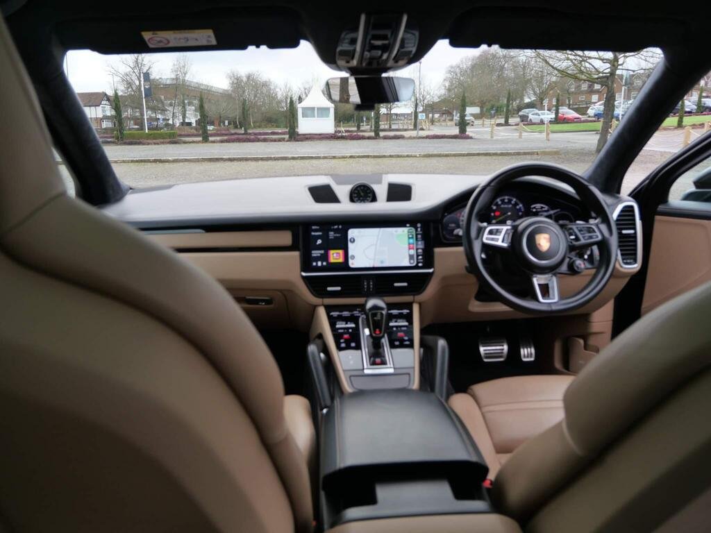 
								2019 Porsche Cayenne Turbo S E-Hybrid full									