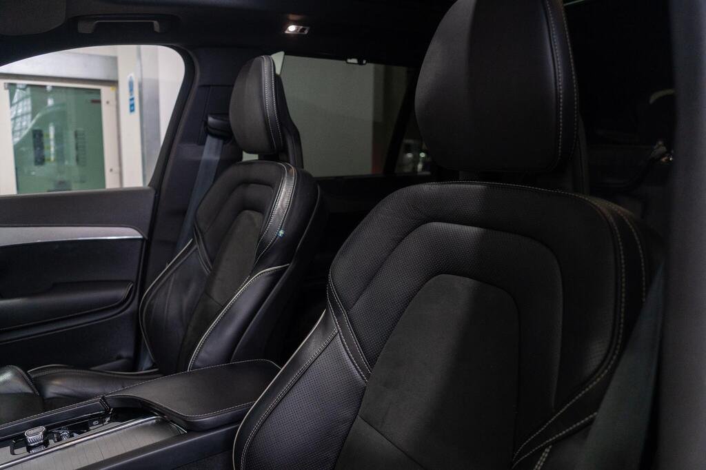 
								2020 Volvo XC90 B6 MHEV R-Design full									